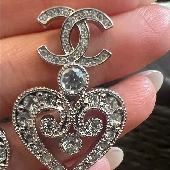 Elegant Silver Heart Earrings - Picture 4 of 6